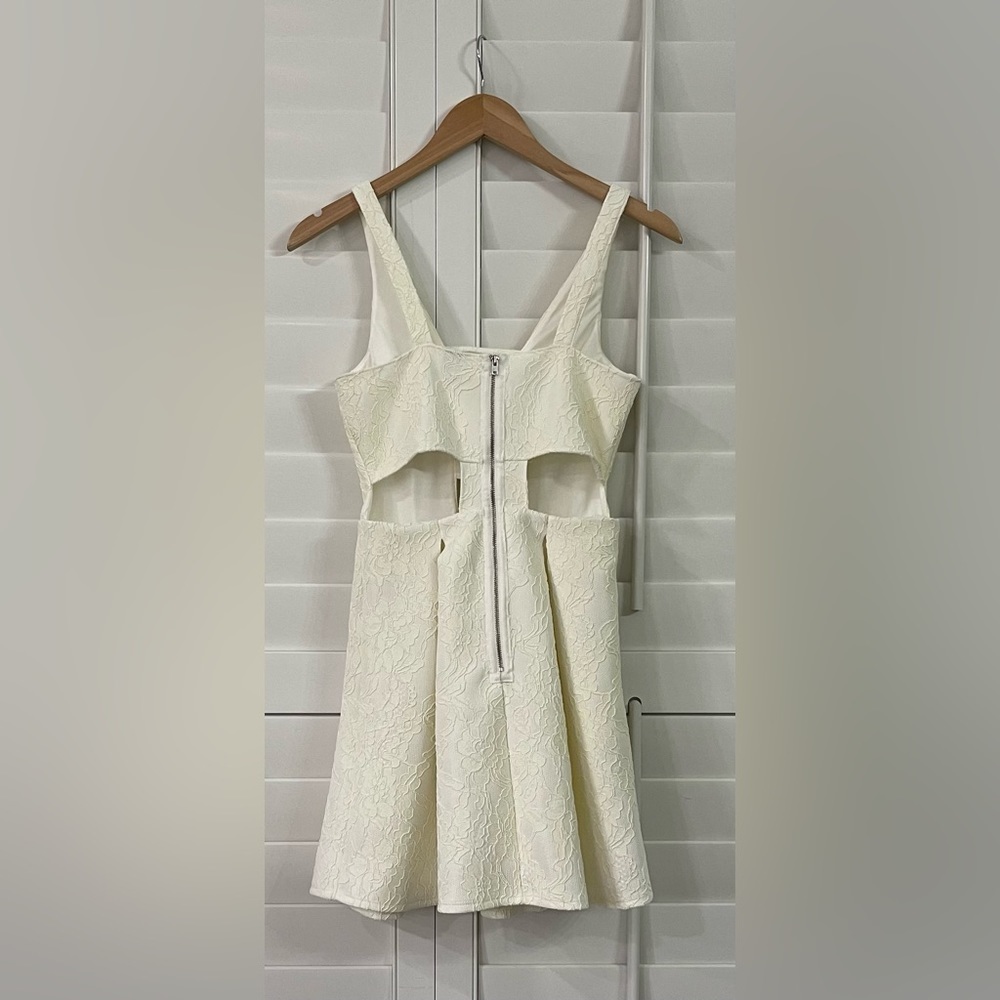 Topshop Keyhole Cutout Dress - Picture 3 of 8